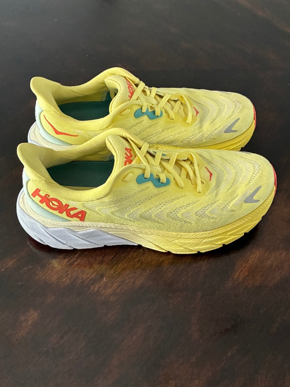 Hoka Arahi 6 Women’s 8.5 Yellow Running Shoes Athletic Sneakers
